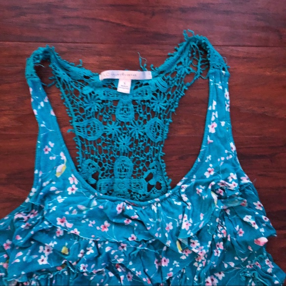 | LC | Ruffles Tank Top - Picture 2 of 3